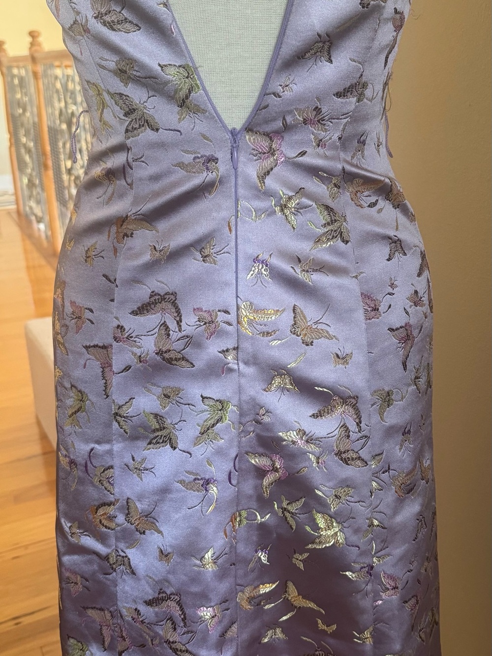 Betsey Johnson Lilac Midi Dress with Gold Bird Brocade - Picture 8 of 9
